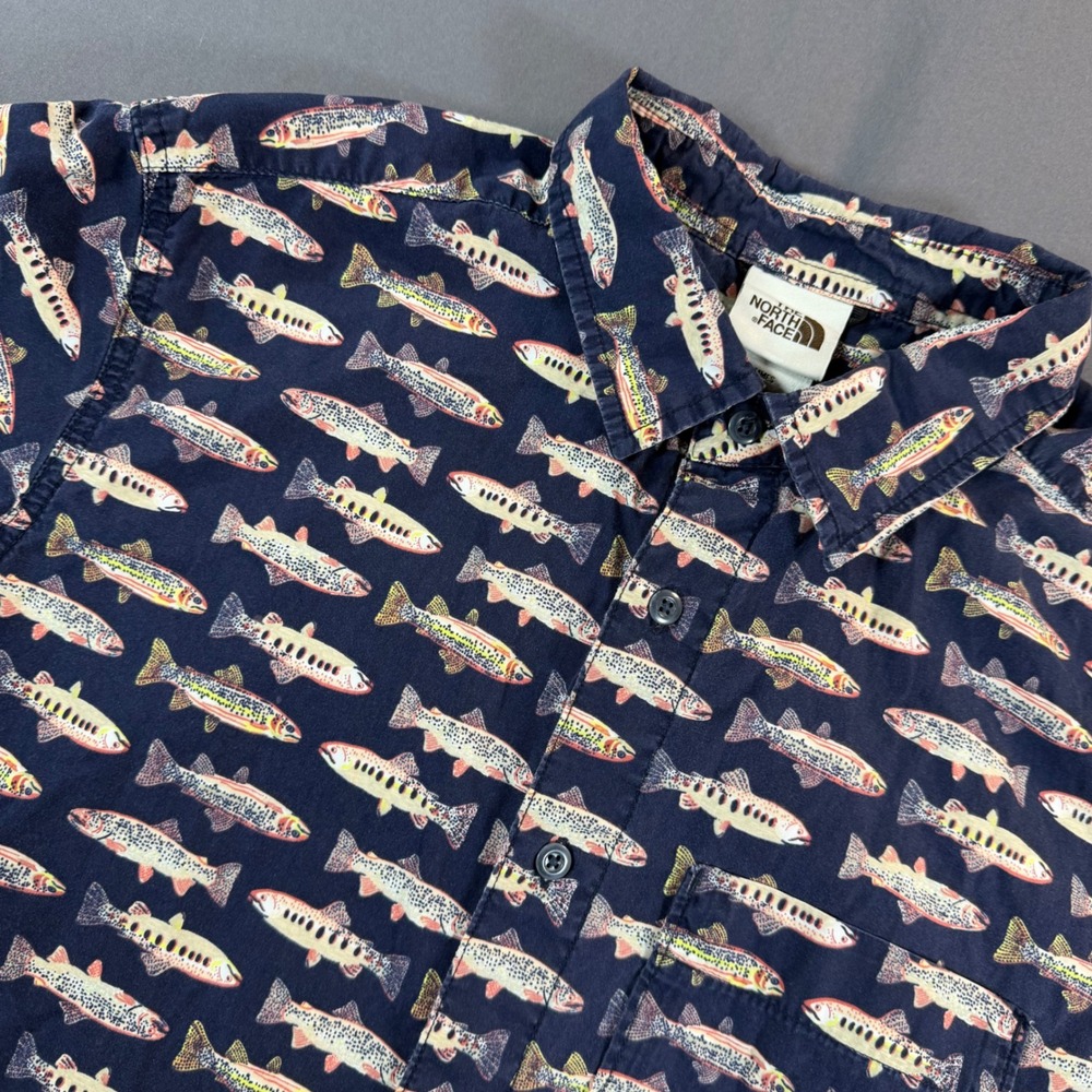 The North Face Mens Trout Fish Print Short Sleeve Button Down Shirt Navy Blue M